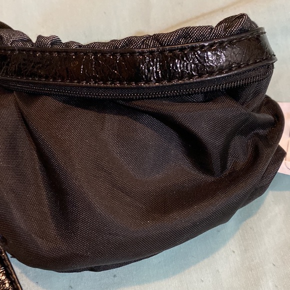 NWOT - Grey & Black Puma Wristlet - Picture 8 of 10
